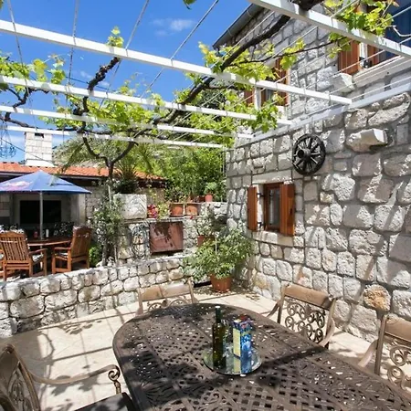 Mia -three-bedroom With Swimming Pool *