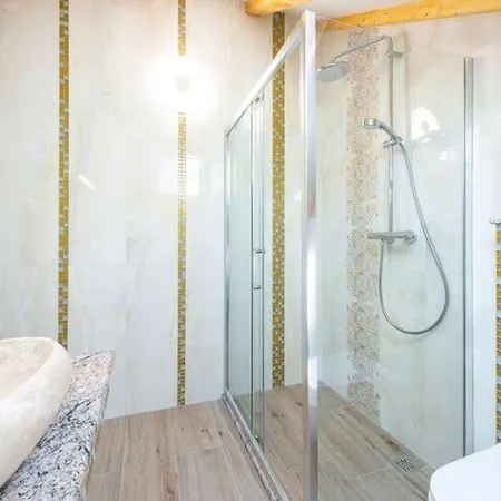 Villa Mia -three-bedroom With Swimming Pool *