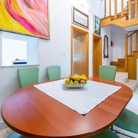 Mia -three-bedroom With Swimming Pool Trsteno