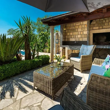 Villa Mia -three-bedroom With Swimming Pool *