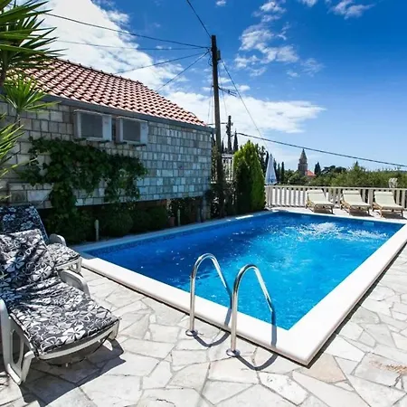 Apartment Mia -three-bedroom With Swimming Pool