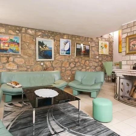 Mia -three-bedroom With Swimming Pool *